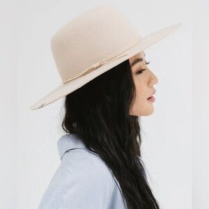 Gigi pip NWT rue open crown hat
